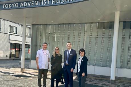 Photo (left to right): Toshihiro Nischino, Tammy and Anthony Hilliard, and Shoku Tsuji (outpatient treasurer)