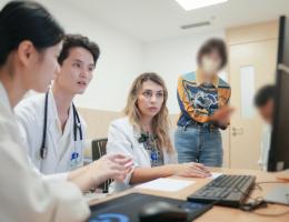 Dr. Sayna Norouzi reviews a complex kidney case with local physicians at Zhejiang University-affiliatedSir Run Run Shaw Hospital in Hangzhou, China.