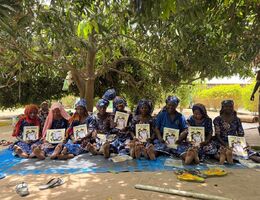 Bere, Chad - Women Receiving Picture Bible (1)